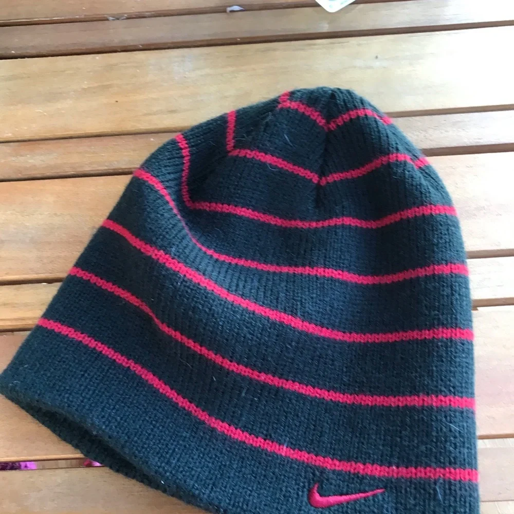 :.. Nike beanie